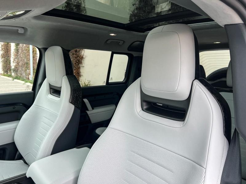 Image LAND-ROVER Defender 110 4.4 P635 Octa