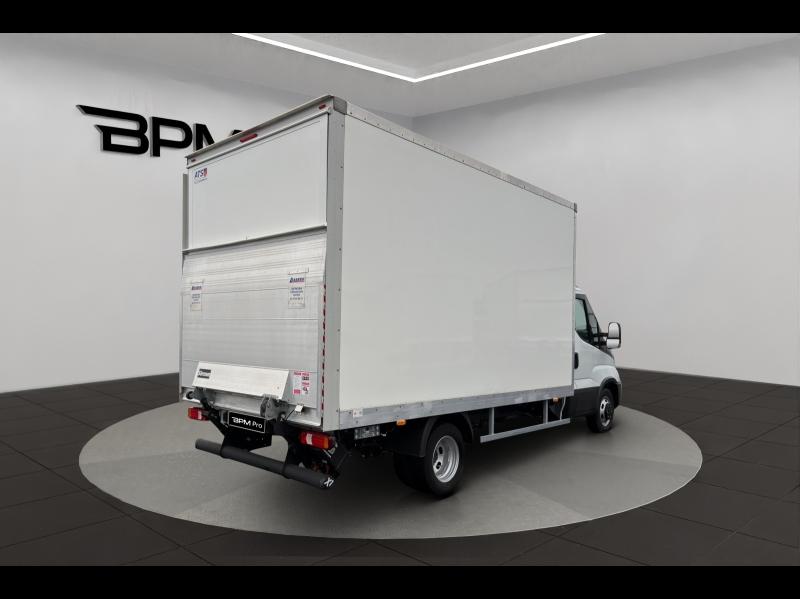 Image IVECO Daily CCb 35-160H / 3.0 160CH / CAISSE & HAYON / 35C16 / 2023 /