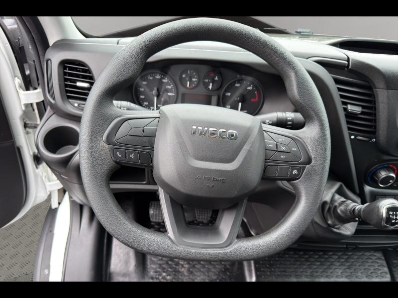 Image IVECO Daily CCb 35-160H / 3.0 160CH / CAISSE & HAYON / 35C16 / 2023 /