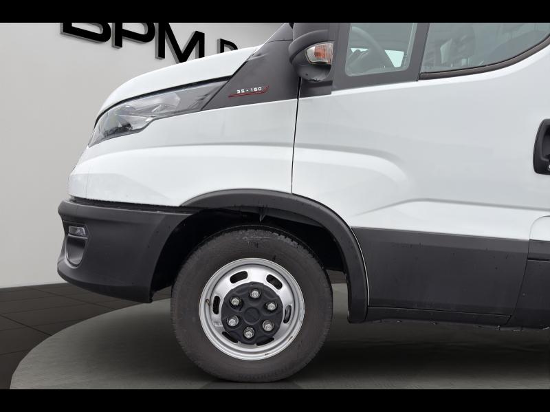 Image IVECO Daily CCb 35-160H / 3.0 160CH / CAISSE & HAYON / 35C16 / 2023 /