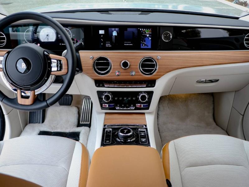 Image ROLLS-ROYCE SPECTRE Silver Badge