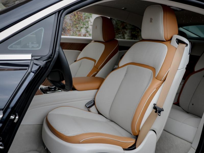 Image ROLLS-ROYCE SPECTRE Silver Badge