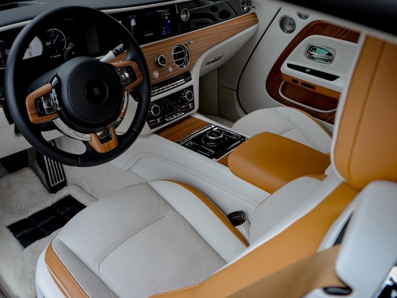 Image ROLLS-ROYCE SPECTRE Silver Badge