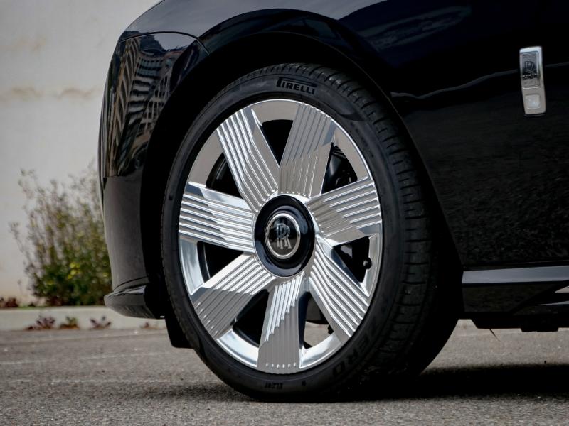 Image ROLLS-ROYCE SPECTRE Silver Badge