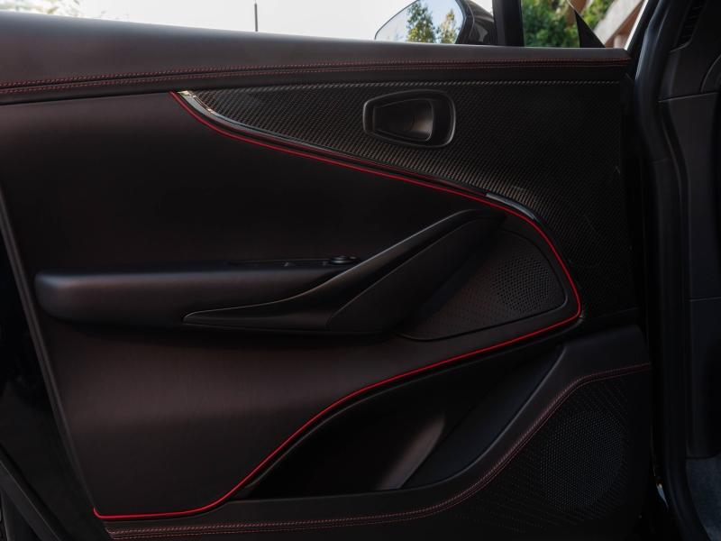 Image ASTON MARTIN DBX DBS S 727CH