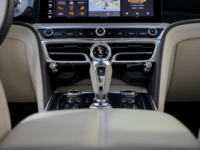 Image BENTLEY Flying Spur Azure V8 4.0 550ch