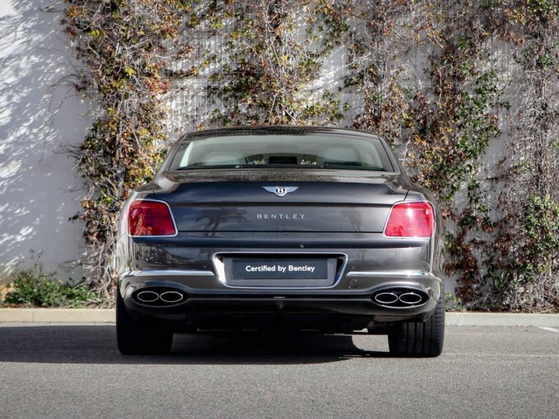 Image BENTLEY Flying Spur Azure V8 4.0 550ch