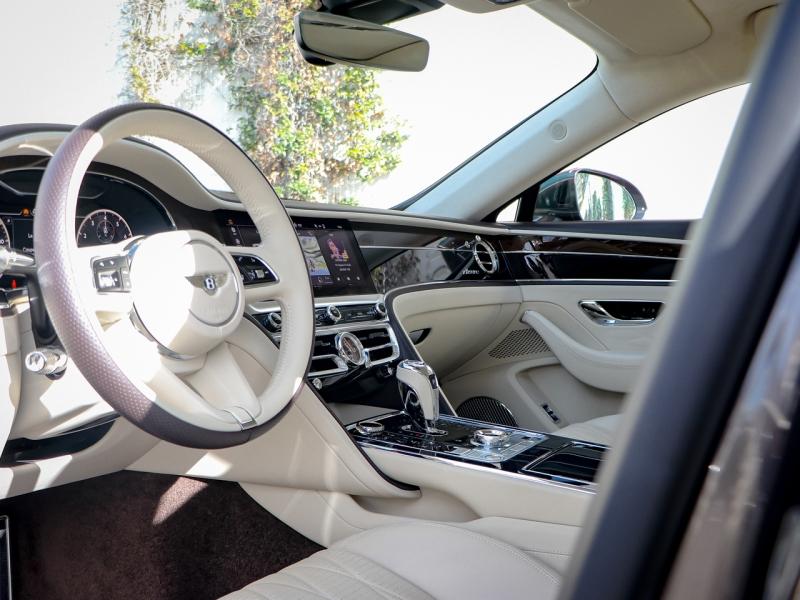 Image BENTLEY Flying Spur Azure V8 4.0 550ch