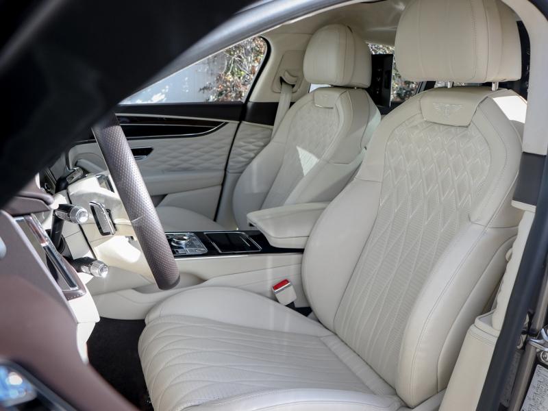 Image BENTLEY Flying Spur Azure V8 4.0 550ch