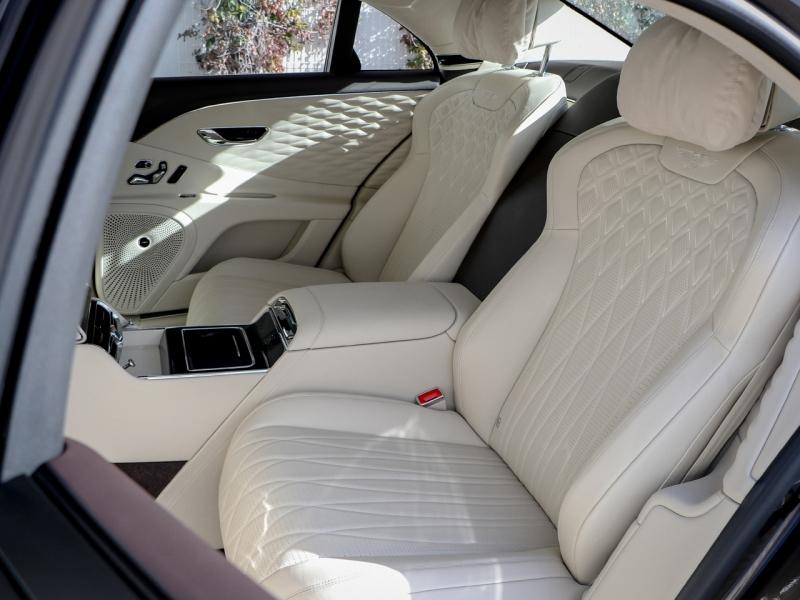Image BENTLEY Flying Spur Azure V8 4.0 550ch