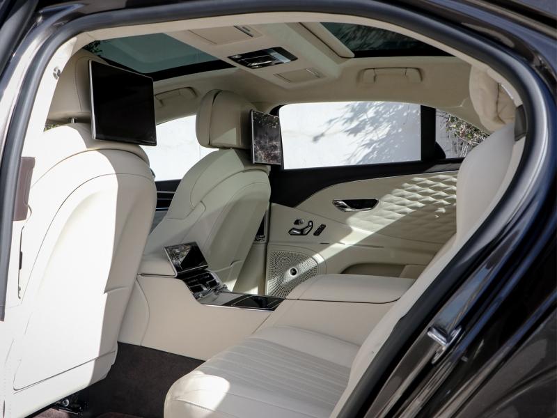 Image BENTLEY Flying Spur Azure V8 4.0 550ch