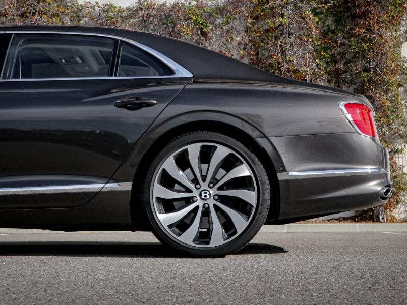 Image BENTLEY Flying Spur Azure V8 4.0 550ch