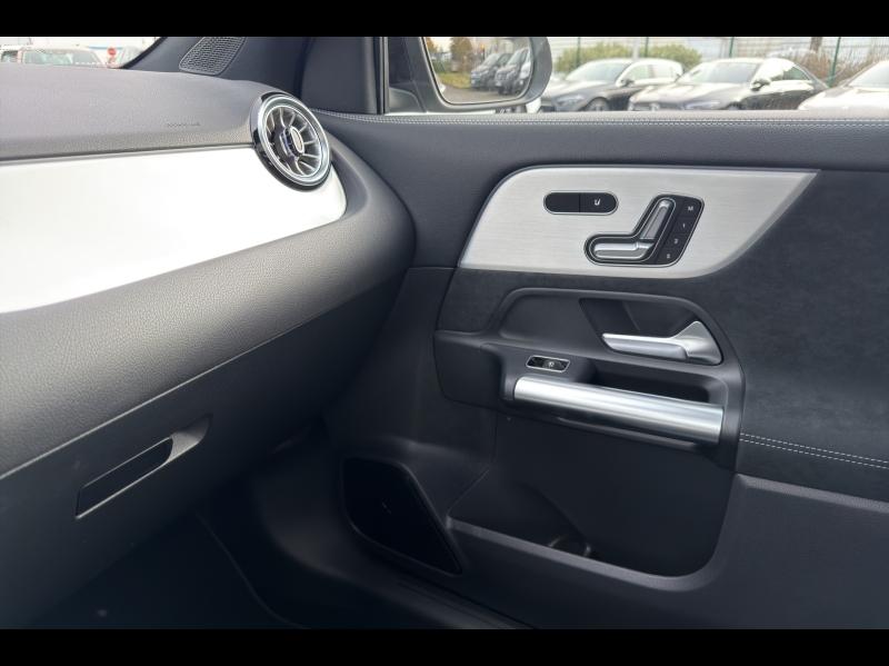 Image MERCEDES-BENZ GLA 180 136ch AMG Exclusive Design 7G-DCT