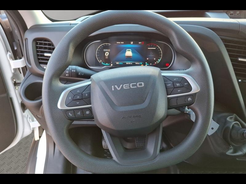 Image IVECO Daily CCb 35C16H empattement 4100 3.0L Caisse et Hayon