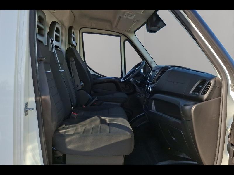 Image IVECO Daily CCb 35C16H empattement 4100 3.0L Caisse et Hayon