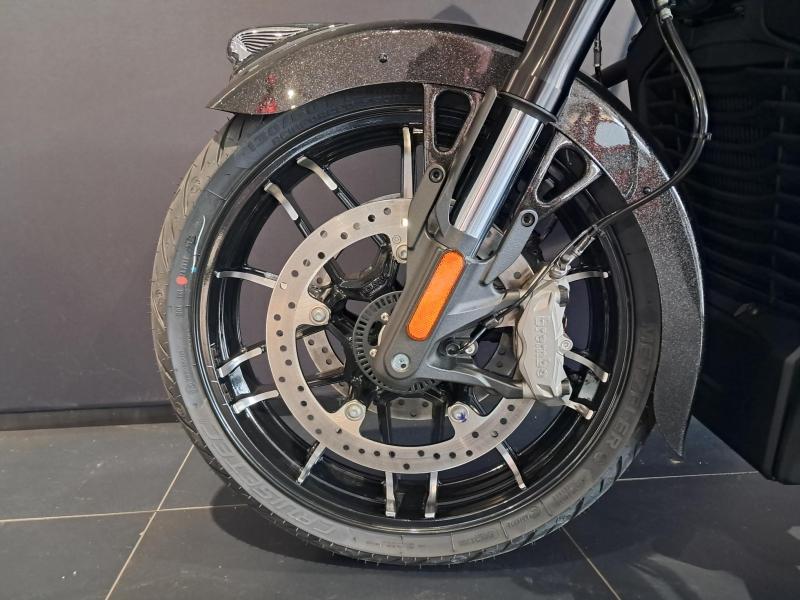 Image INDIAN Challenger DH BLACK CRYSTAL / BLACK METALLIC