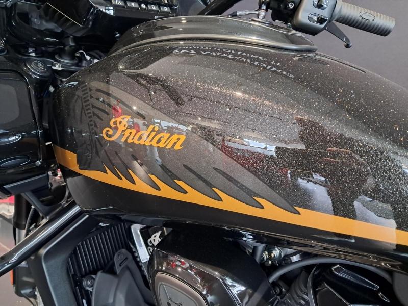 Image INDIAN Challenger DH BLACK CRYSTAL / BLACK METALLIC