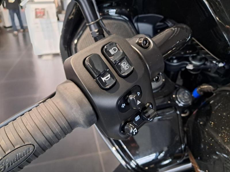 Image INDIAN Challenger DH BLACK CRYSTAL / BLACK METALLIC