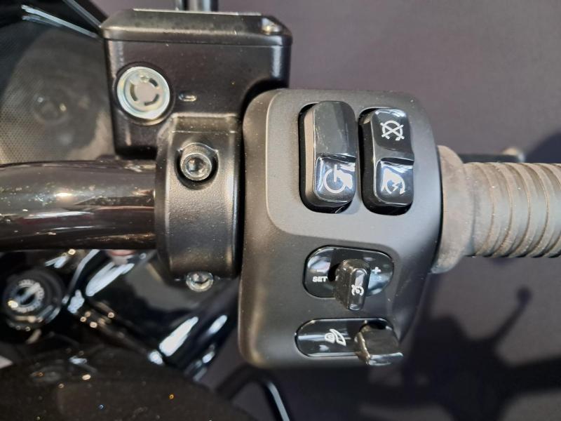 Image INDIAN Challenger DH BLACK CRYSTAL / BLACK METALLIC