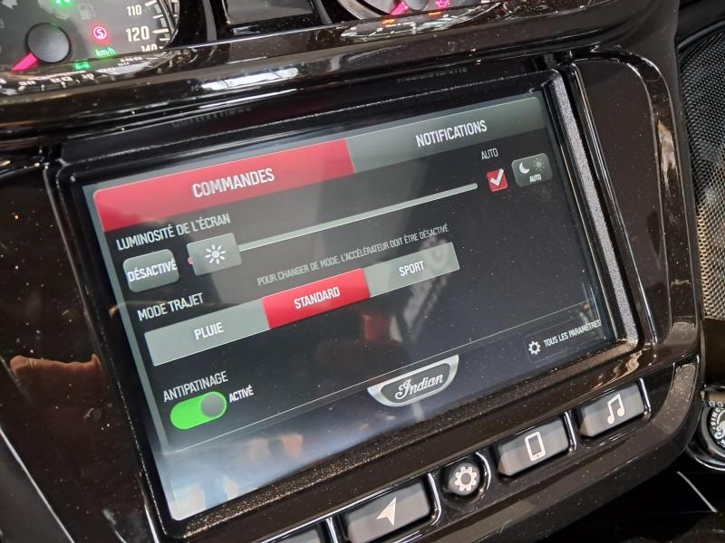 Image INDIAN Challenger DH BLACK CRYSTAL / BLACK METALLIC