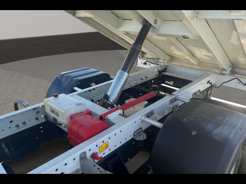 Image FUSO Canter Benne 3C15 Empattement 28 Coffre