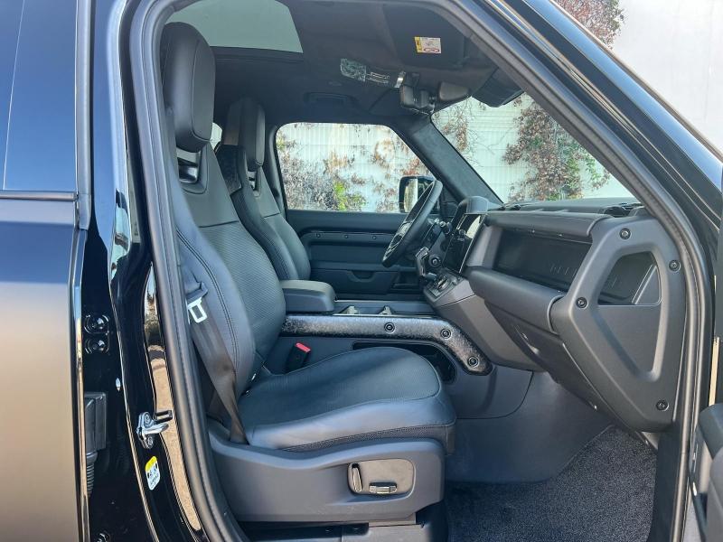 Image LAND-ROVER Defender 110 4.4 P635 Octa Black