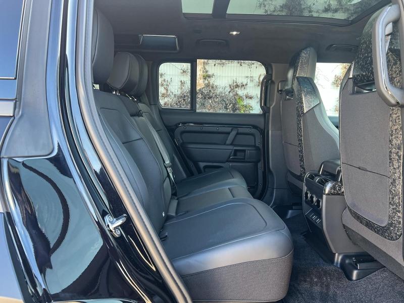 Image LAND-ROVER Defender 110 4.4 P635 Octa Black