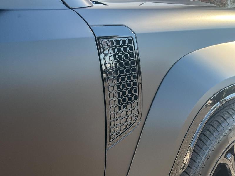 Image LAND-ROVER Defender 110 4.4 P635 Octa Black