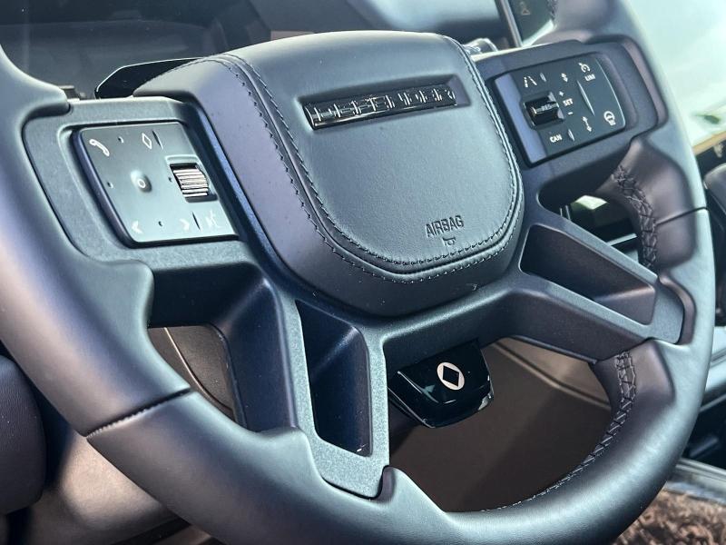 Image LAND-ROVER Defender 110 4.4 P635 Octa Black