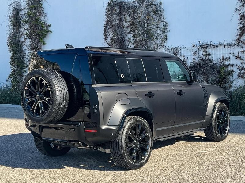 Image LAND-ROVER Defender 110 4.4 P635 Octa Black