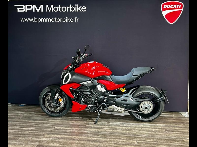 Image DUCATI Diavel V4 RED 2026