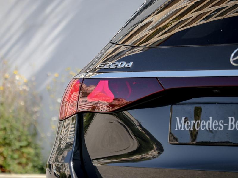 Image MERCEDES-BENZ Classe E Break 220 d 197+23ch AMG Line 9G-Tronic