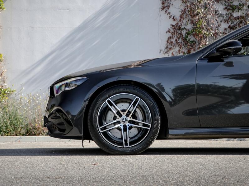 Image MERCEDES-BENZ Classe E Break 220 d 197+23ch AMG Line 9G-Tronic