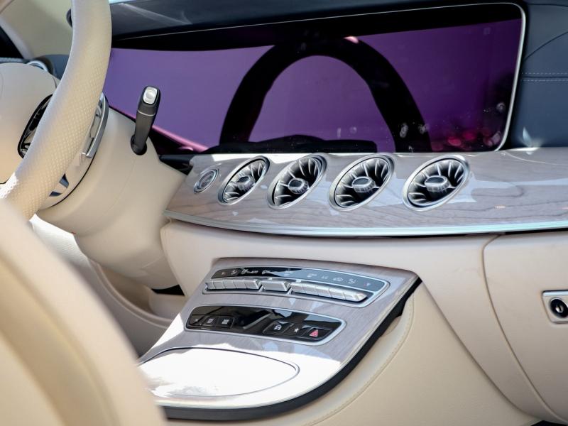 Image MERCEDES-BENZ Classe E Cabriolet 300 258ch AMG Line 9G-Tronic