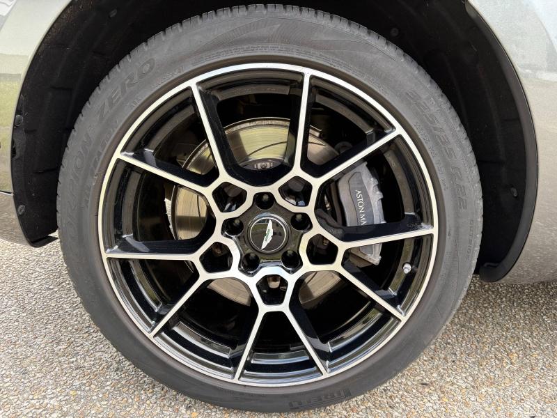 Image ASTON MARTIN DBX 4.0 V8 biturbo 550ch BVA9