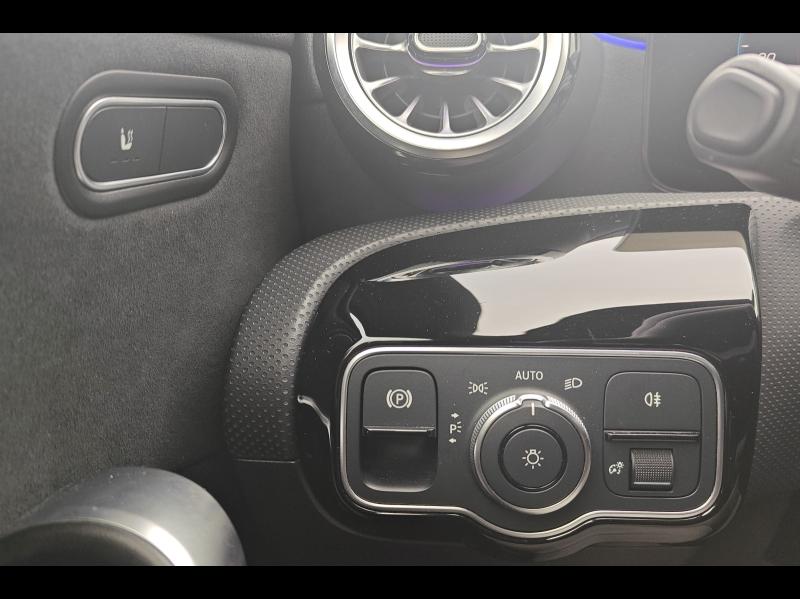 Image MERCEDES-BENZ Classe A 180 d 116ch AMG Line 8G-DCT