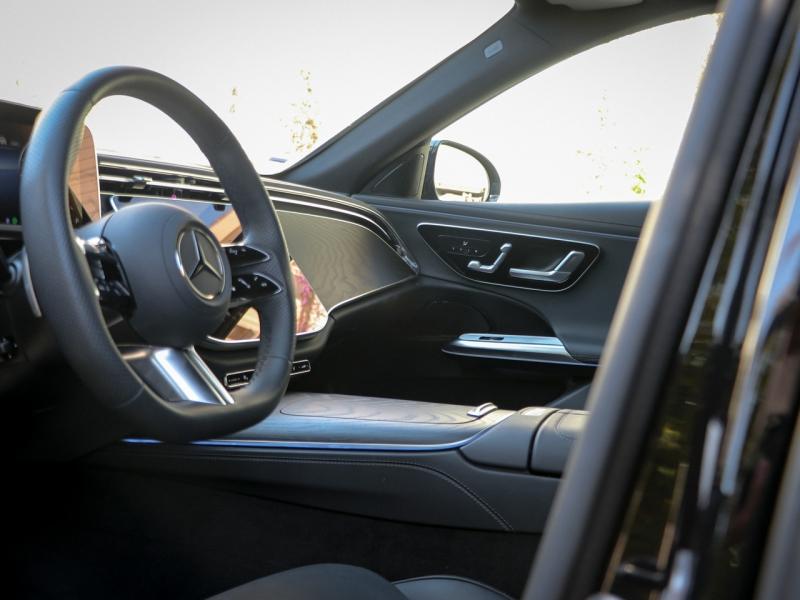 Image MERCEDES-BENZ Classe E 220 d 197+23ch AMG Line 9G-Tronic