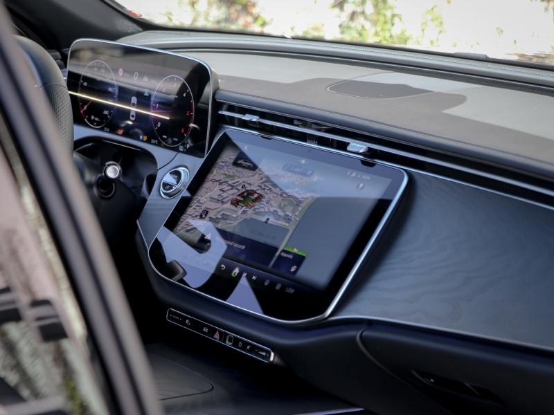 Image MERCEDES-BENZ Classe E 220 d 197+23ch AMG Line 9G-Tronic