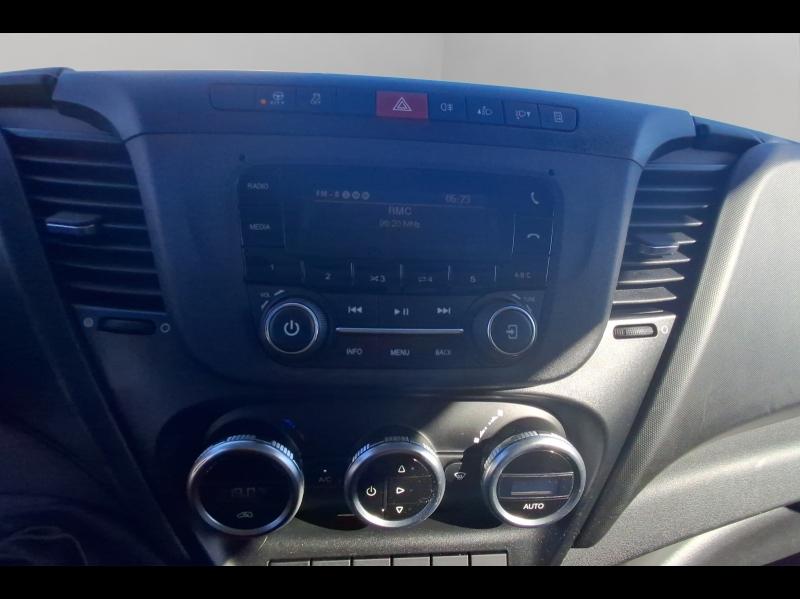 Image IVECO Daily CCb 35C16H empattement 4100 3.0L Caisse et Hayon DHOLLANDIA