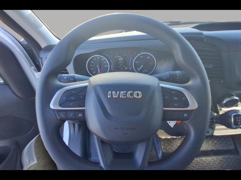 Image IVECO Daily CCb 35C16H empattement 4100 3.0L Caisse et Hayon DHOLLANDIA