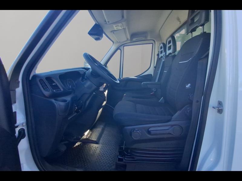Image IVECO Daily CCb 35C16H empattement 4100 3.0L Caisse et Hayon DHOLLANDIA
