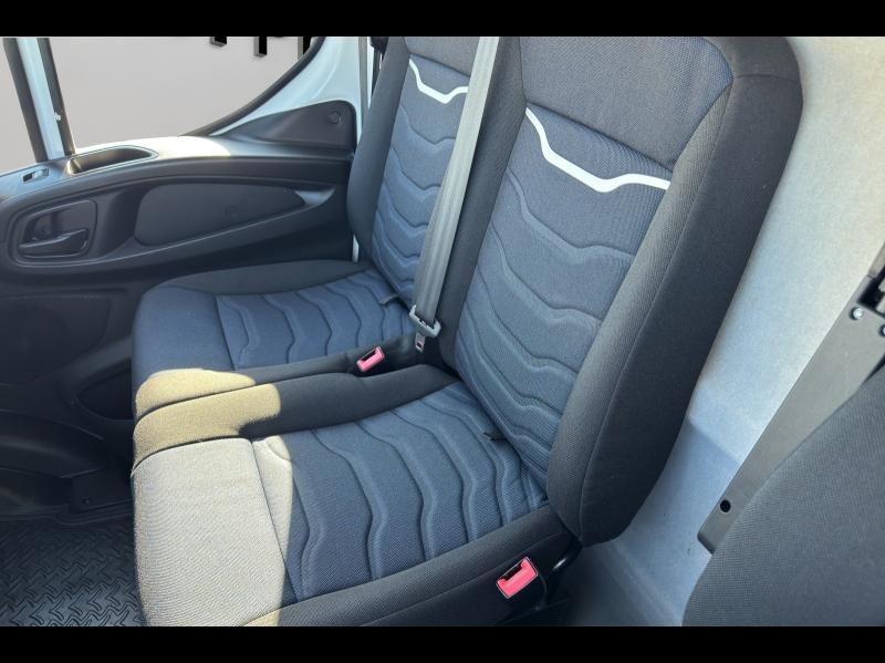 Image IVECO Daily 35S Fg 35-140V12 A8 / FOURGON / 12m3 / L3H2 / 35S14V12 A8 / 2020 / AUTOMATIQUE /