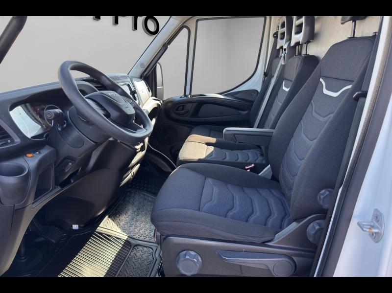 Image IVECO Daily 35S Fg 35-140V12 A8 / FOURGON / 12m3 / L3H2 / 35S14V12 A8 / 2020 / AUTOMATIQUE /
