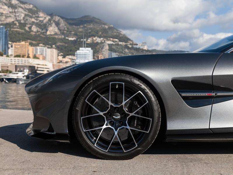 Image ASTON MARTIN VANQUISH VANQUISH V12