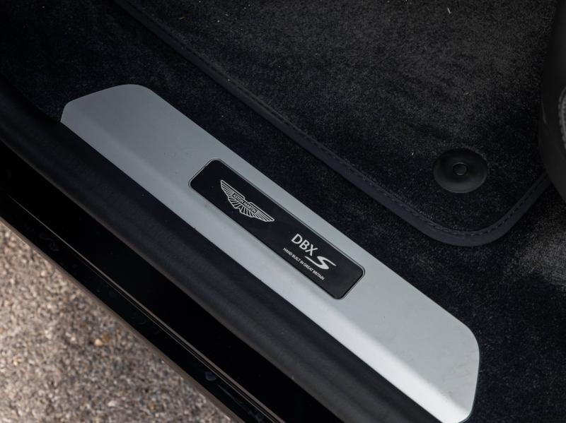 Image ASTON MARTIN DBX S S