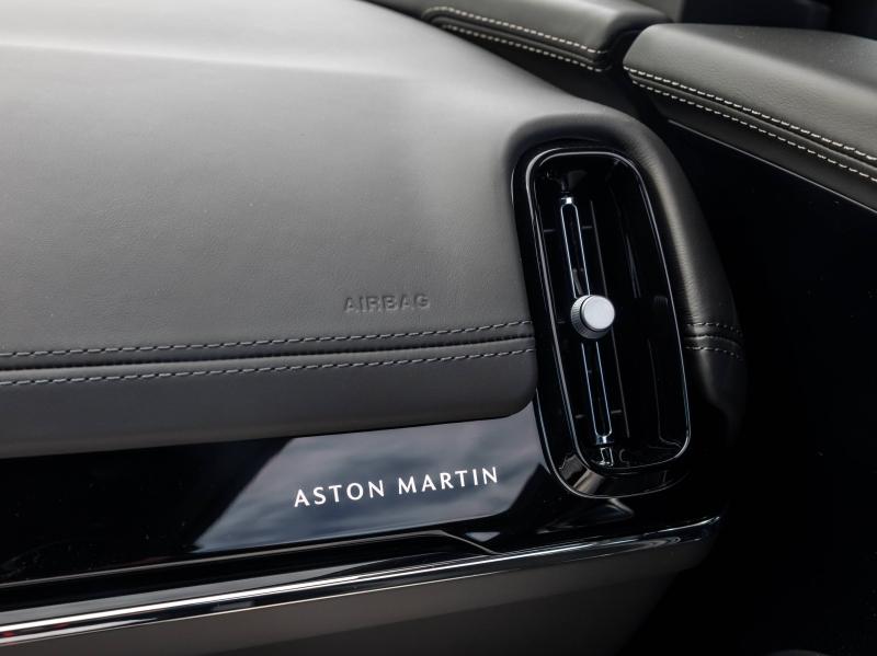 Image ASTON MARTIN DBX S S