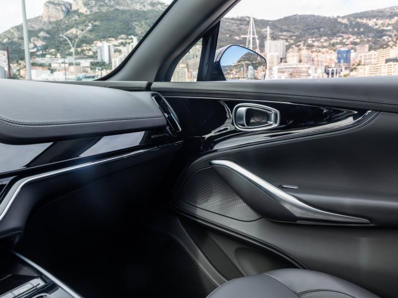 Image ASTON MARTIN DBX S S