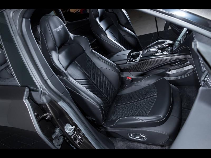 Image ASTON MARTIN DBX 4.0 V8 biturbo 707ch BVA9