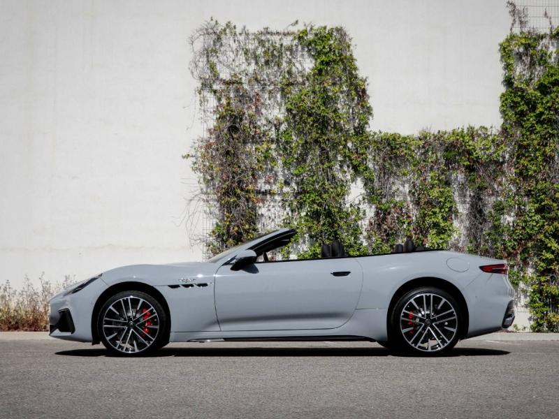 Image MASERATI GranCabrio 3.0 V6 550ch Trofeo