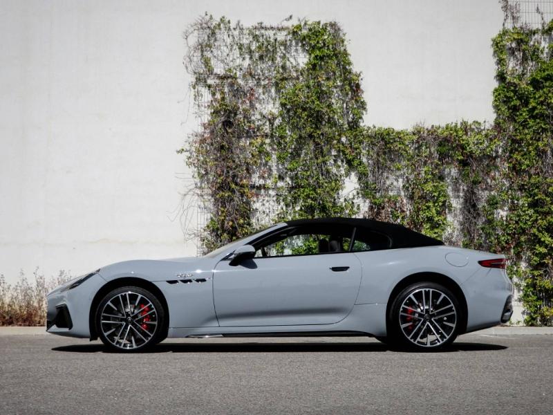 Image MASERATI GranCabrio 3.0 V6 550ch Trofeo